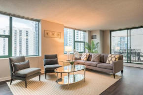 3BR 2BA Captivating Penthouse with Views Pool & Gym